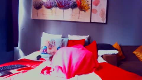 Snapshot of pearlblu38 chatting on February 18, 8:49 am Pearl online show from February 18, 8:49 am