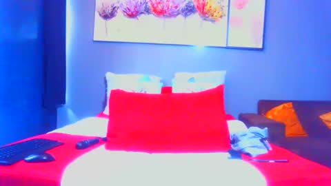 Snapshot of pearlblu38 chatting on February 19, 11:38 am Pearl online show from February 19, 11:38 am