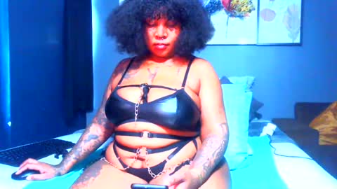 Snapshot of pearlblu38 chatting on February 25, 4:46 am Pearl online show from February 25, 4:46 am