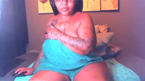 Snapshot of pearlblu38 chatting on March 3, 3:08 am Pearl online show from March 3, 3:08 am