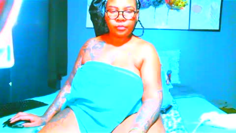 Snapshot of pearlblu38 chatting on March 8, 10:24 pm Pearl online show from March 8, 10:24 pm