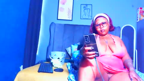 Snapshot of pearlblu38 chatting on April 4, 4:22 am Pearl online show from April 4, 4:22 am