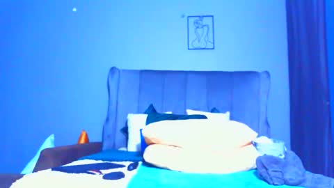 Snapshot of pearlblu38 chatting on April 20, 9:27 pm Pearl online show from April 20, 9:27 pm