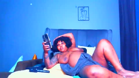 Snapshot of pearlblu38 chatting on April 21, 1:42 am Pearl online show from April 21, 1:42 am