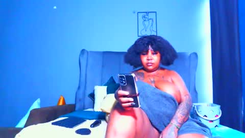 Snapshot of pearlblu38 chatting on April 21, 4:41 am Pearl online show from April 21, 4:41 am