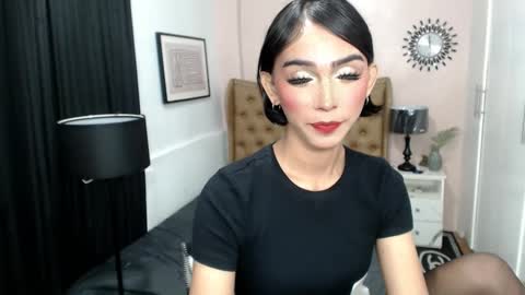 Snapshot of pearlmoore chatting on March 5, 4:57 pm Pearl online show from March 5, 4:57 pm
