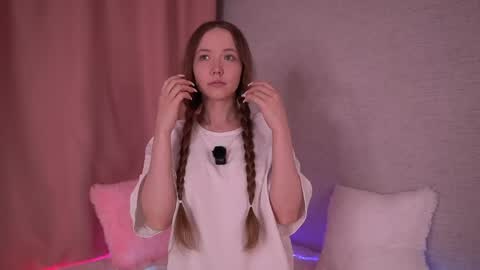 pearly_peach_ online show from April 21, 4:23 pm