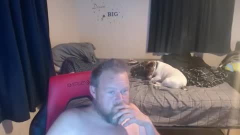 Snapshot of pecker40 chatting on April 12, 5:23 am pecker40 online show from April 12, 5:23 am