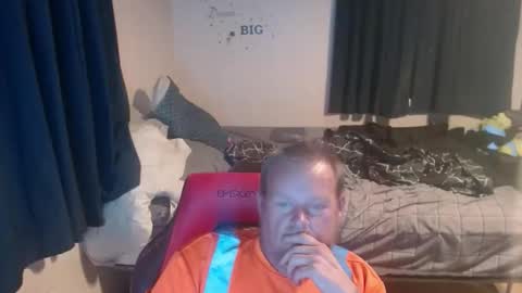 Snapshot of pecker40 chatting on April 21, 1:42 am pecker40 online show from April 21, 1:42 am