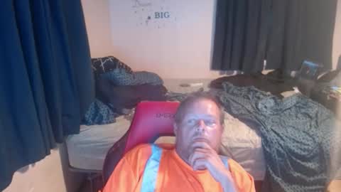 Snapshot of pecker40 chatting on May 2, 12:48 am pecker40 online show from May 2, 12:48 am