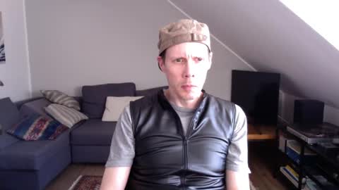 Snapshot of pedrohh chatting on March 9, 3:05 pm Arno online show from March 9, 3:05 pm