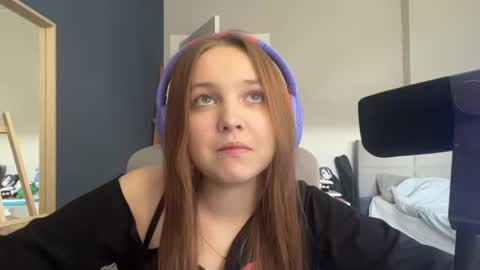 Luna Vale online show from June 16, 1:58 pm