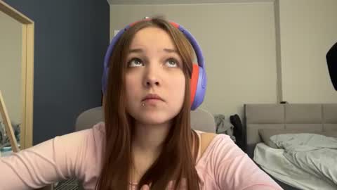 Luna Vale online show from June 20, 2:42 pm