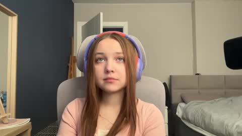 Luna Vale online show from June 28, 3:40 pm