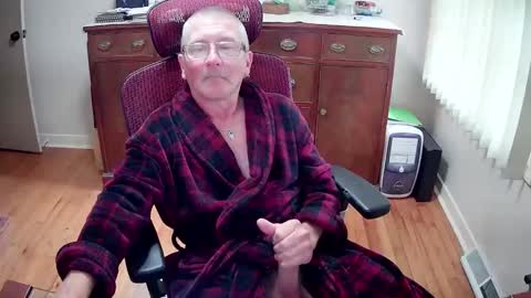peepingmale online show from May 23, 8:24 pm