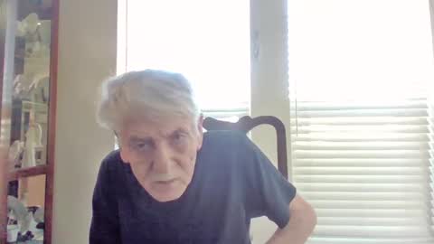 Snapshot of pem1650 chatting on September 22, 6:43 pm pem1650 online show from September 22, 6:43 pm