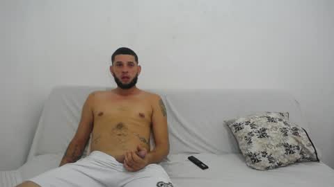 Snapshot of penelopeanddior chatting on May 11, 4:40 am independent model online show from May 11, 4:40 am
