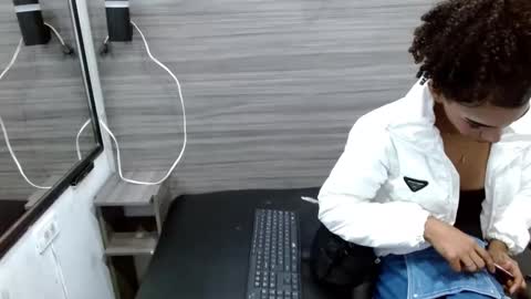 Penelopee Rouse online show from December 1, 7:52 pm