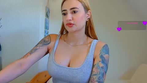 Snapshot of pennyy__ chatting on March 21, 10:42 am Hi Im Penelope better vibrations 1111 online show from March 21, 10:42 am