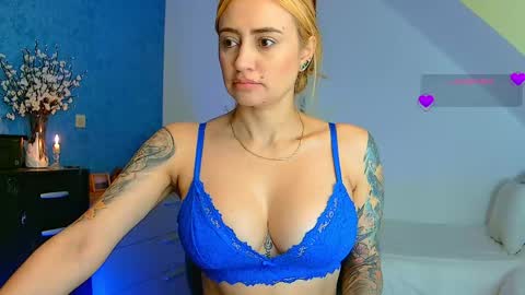 Snapshot of pennyy__ chatting on April 1, 8:59 am Hi Im Penelope better vibrations 1111 online show from April 1, 8:59 am