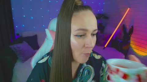 Dia  online show from September 22, 8:22 pm