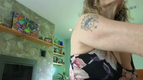 Snapshot of peppermintdusty chatting on April 29, 5:30 pm Peppermint and Dusty online show from April 29, 5:30 pm