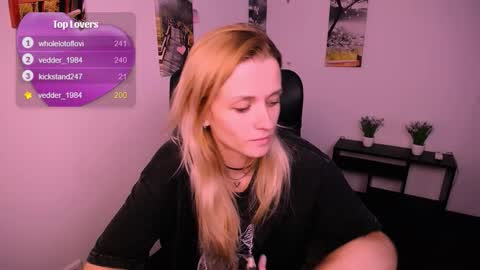 Mia online show from September 26, 6:17 am