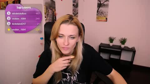 Mia online show from September 30, 7:13 am