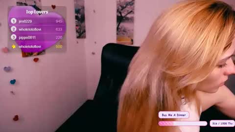 Mia online show from November 17, 7:36 am