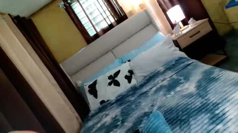 Snapshot of perfect_suckerqueen69 chatting on February 27, 12:21 am Sweet Gwen online show from February 27, 12:21 am