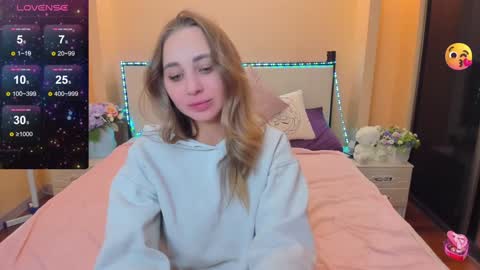 Julia online show from December 5, 9:06 am