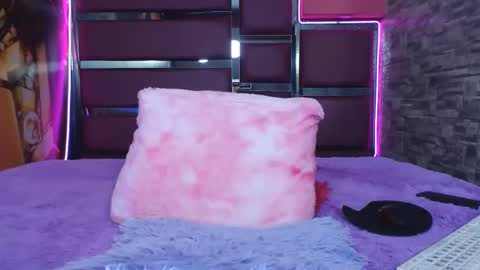 perfectlump online show from December 19, 5:50 pm