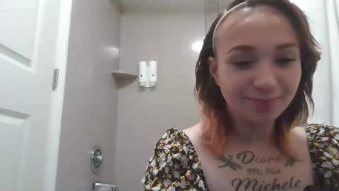 Snapshot of perfectly222peachy chatting on September 15, 1:44 pm perfectly222peachy online show from September 15, 1:44 pm