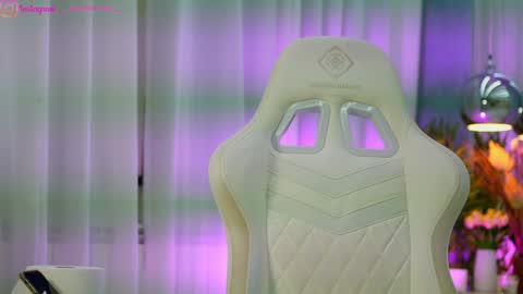 Dee online show from January 13, 1:49 pm