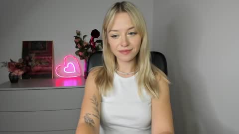 Snapshot of perfectxcindy chatting on December 2, 12:18 pm Cindy online show from December 2, 12:18 pm
