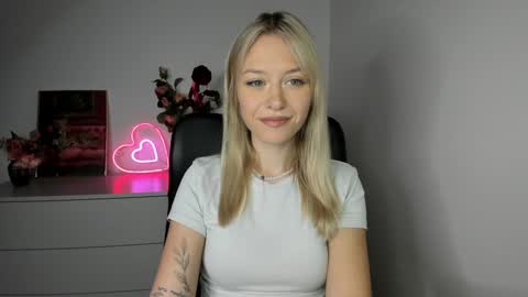 Snapshot of perfectxcindy chatting on December 3, 6:15 am Cindy online show from December 3, 6:15 am