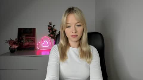 Snapshot of perfectxcindy chatting on December 4, 6:22 am Cindy online show from December 4, 6:22 am