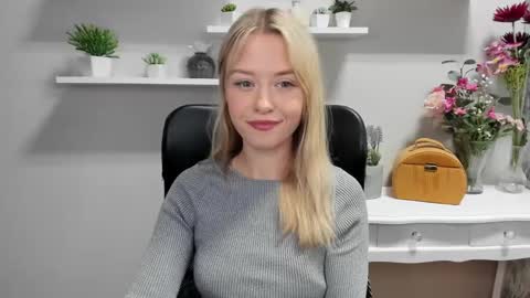 Snapshot of perfectxcindy chatting on December 5, 6:21 am Cindy online show from December 5, 6:21 am