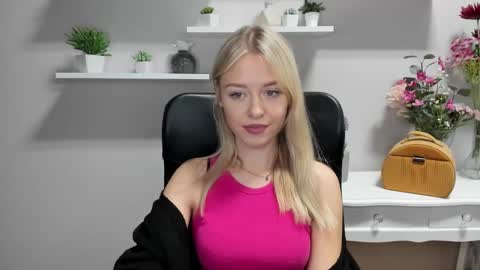 Snapshot of perfectxcindy chatting on December 17, 6:13 am Cindy online show from December 17, 6:13 am
