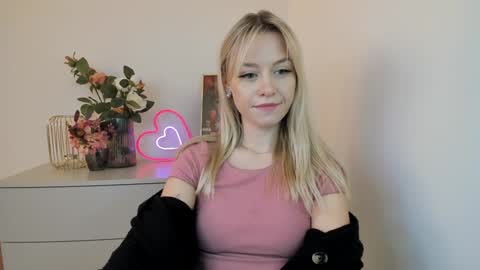 Snapshot of perfectxcindy chatting on December 23, 9:27 am Cindy online show from December 23, 9:27 am
