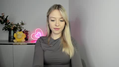 Snapshot of perfectxcindy chatting on February 3, 6:24 am Cindy online show from February 3, 6:24 am