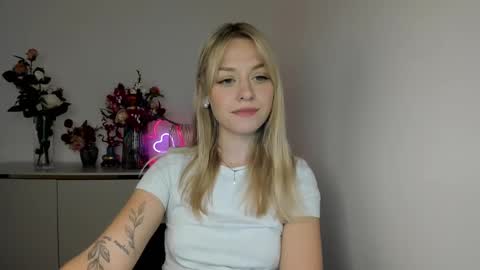Snapshot of perfectxcindy chatting on March 6, 12:41 pm Cindy online show from March 6, 12:41 pm