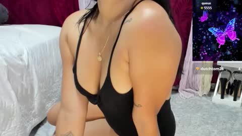 Perla Thompson online show from November 15, 9:43 pm