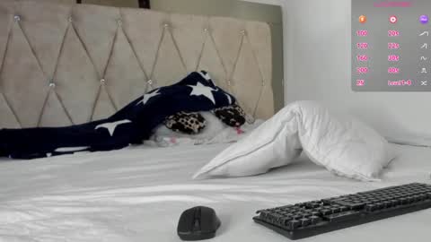 Perla Thompson online show from May 5, 9:45 pm