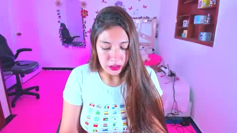 Snapshot of perlabeautiful chatting on June 3, 10:37 pm PERLA online show from June 3, 10:37 pm