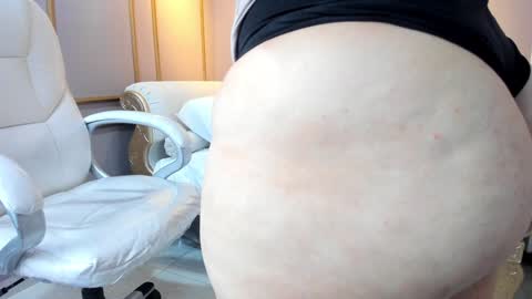 PerlaPreciosa online show from January 16, 6:35 am