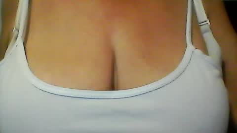Snapshot of perlita070822 chatting on June 20, 4:37 am perlita070822 online show from June 20, 4:37 am