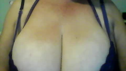 Snapshot of perlita070822 chatting on July 22, 1:41 am perlita070822 online show from July 22, 1:41 am