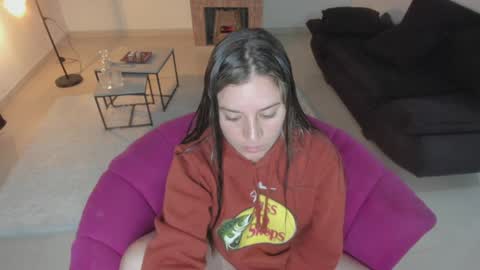 Snapshot of persefone_saira chatting on January 31, 11:35 pm Marie online show from January 31, 11:35 pm