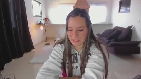 Snapshot of persefone_saira chatting on February 4, 1:48 pm Marie online show from February 4, 1:48 pm